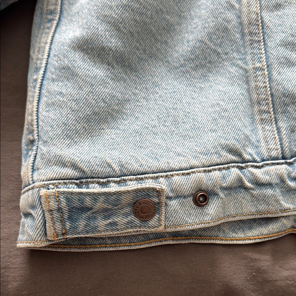 Levi's Women's Original Sherpa Trucker Jacket - Picture 8 of 9